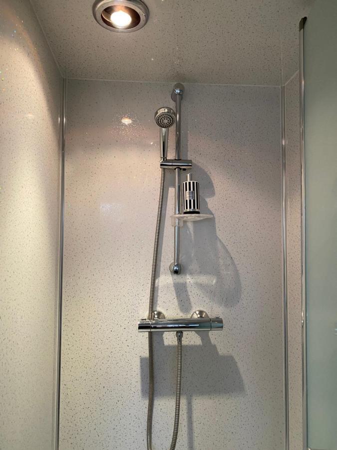 1 Luxurious Double Bedroom With Private Shower Reading Luaran gambar